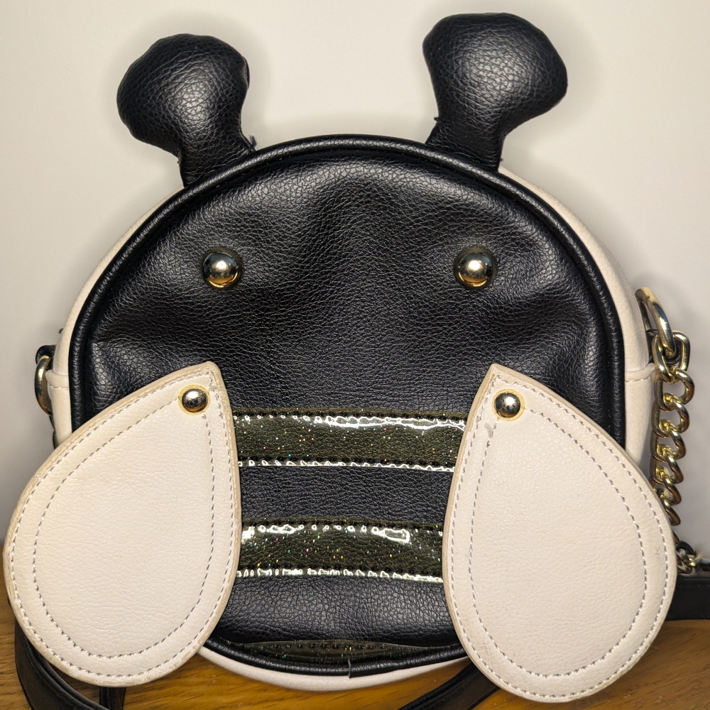 ‼️PRICE DROP‼️▪️Betsy Johnson ▪ "What's The Buzz" Bee Crossbody - Black & White - Picture 2 of 11
